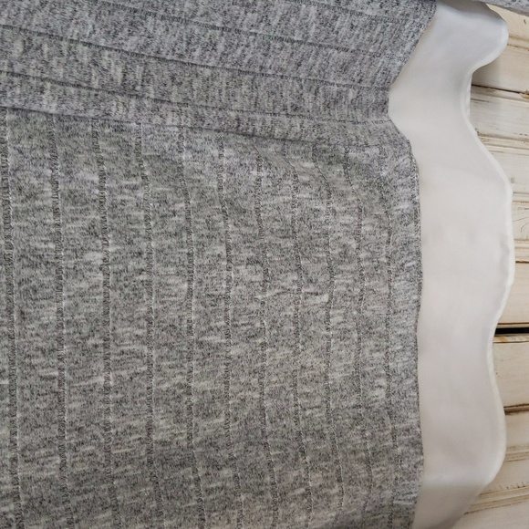 Simply Vera Vera Wang Gray sweater with faux blouse bottom. XS - Picture 3 of 7